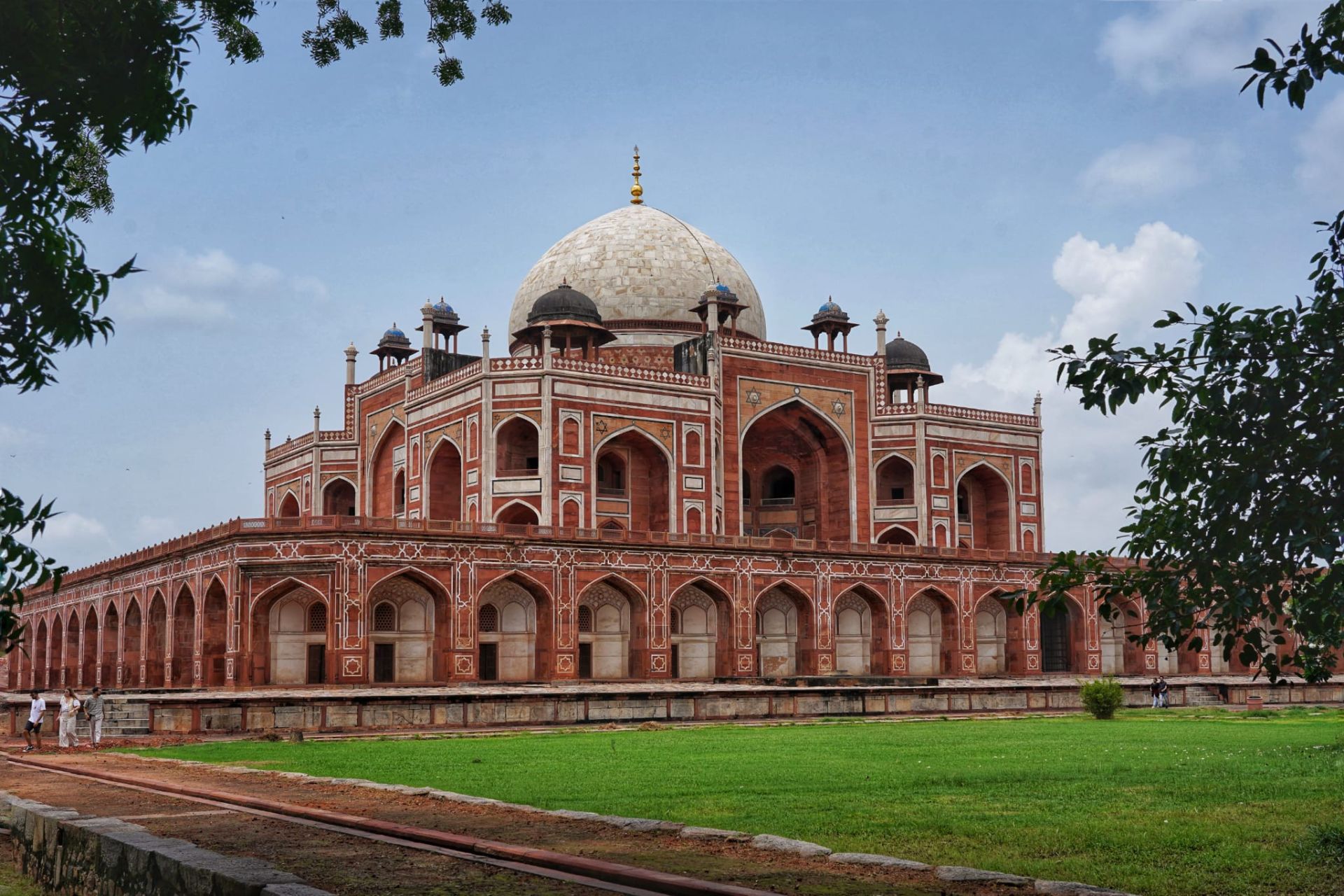 Enjoy the history of Delhi before heading to the Pink City, Jaipur