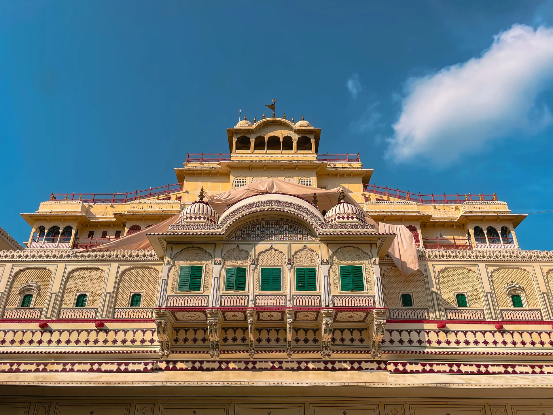Bid Adieu to the Land of the Taj and head to the Pink City (Jaipur)